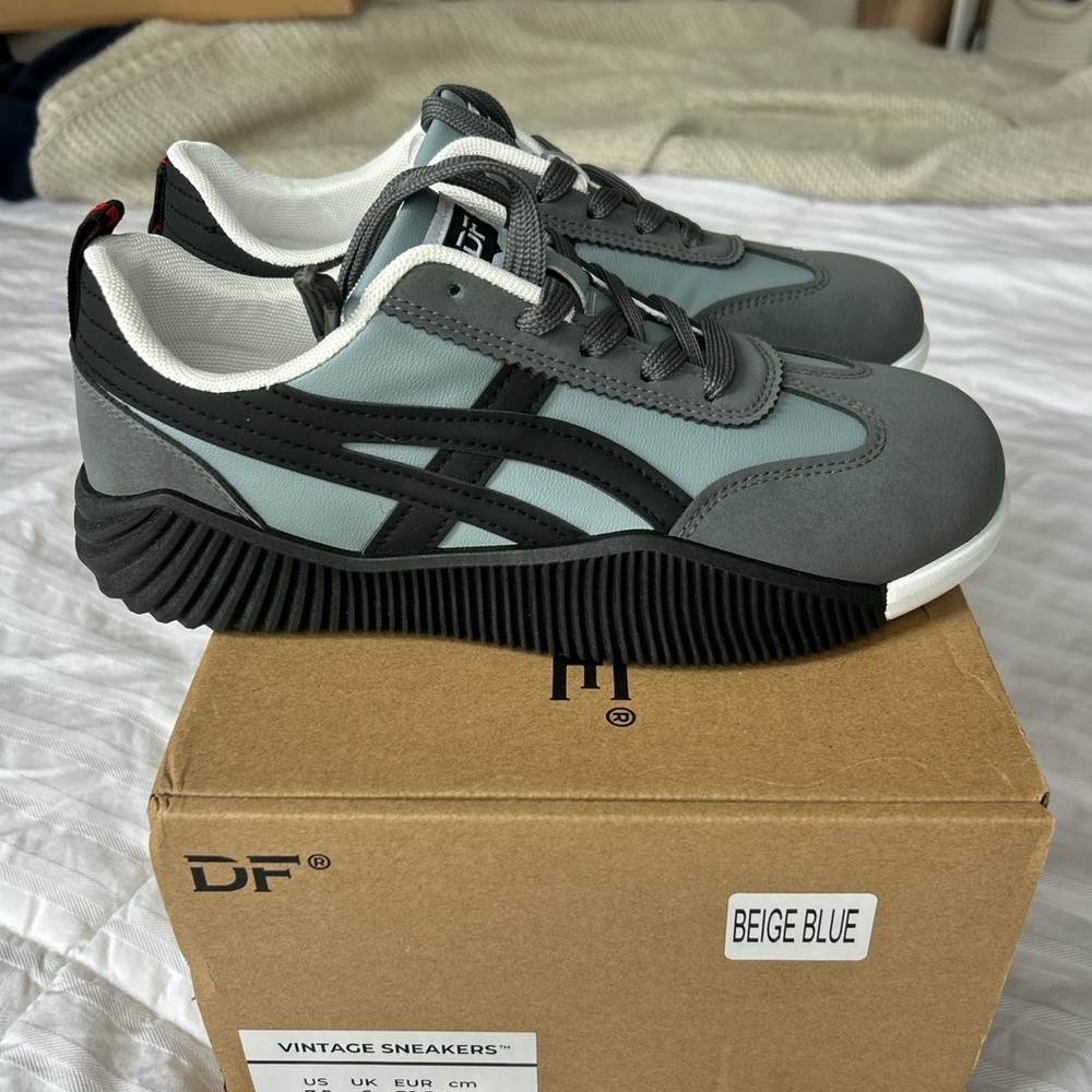 DF Vintage Sneakers in Gray and Black